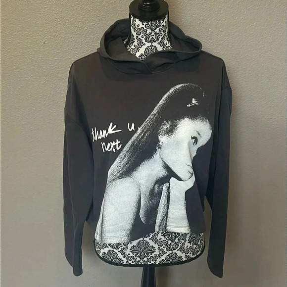 Ariana Grande H&M Crop Sweatshirt Hoodie Women's Thank U Next Gray - Picture 1 of 10